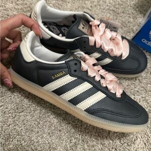 Adidas Wmns Samba 'Black
Wonder Quartz Ribbon Laces'